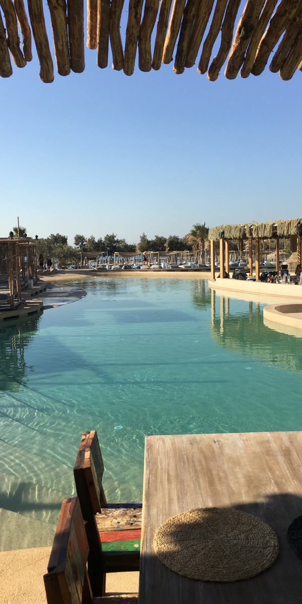 Poolside Mykonos, Santana, κατασκευή της μεγαλύτερης παραθαλάσσια πισίνα της Μεσογείου